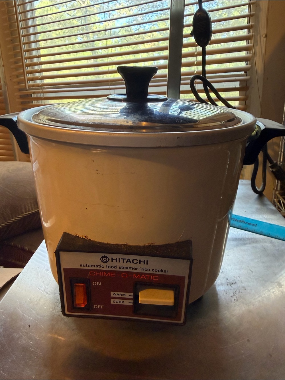 TACH White and Black Electric Rice Cooker with Glass Lid